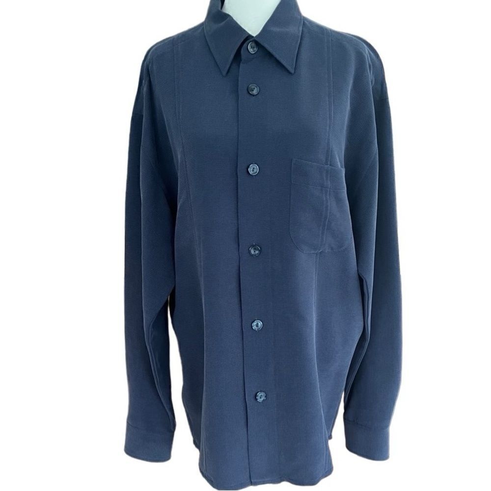 SIGNUM blue men’s button down shirt, long sleeved, straight bottom hem, size M